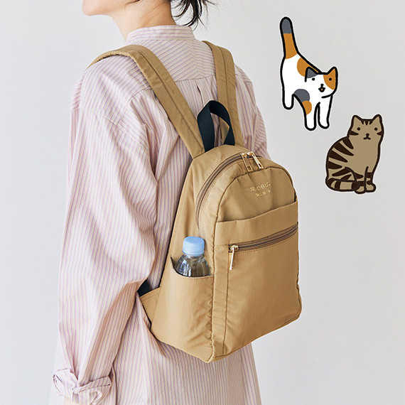 コンパクト設計で身軽にお出かけ♪内生地には猫たっぷりのちび